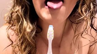 Amateur Webcam Teen Masturbates And Teases